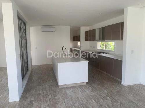 Casa En Venta - La Candelaria- Bella Vista- San Miguel