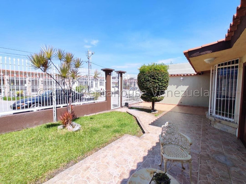 Jip 24-7487. Venta De Cómoda Casa, Totalmente Remodelada De 162.13 Mts2, 3 Hab, 3 Salas De Baños, 2 P/e, Tanque Subterráneo. En Urbanización Corinsa Colonial. En Cagua