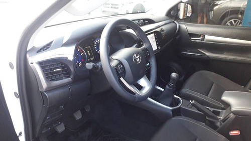 Imagen 13 de 14 de Toyota Hilux 2.8 Cd Srv 177cv 4x2 2020