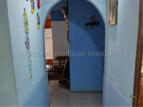Casa En Venta En Higuerote 429mt2 5d 2b 6p