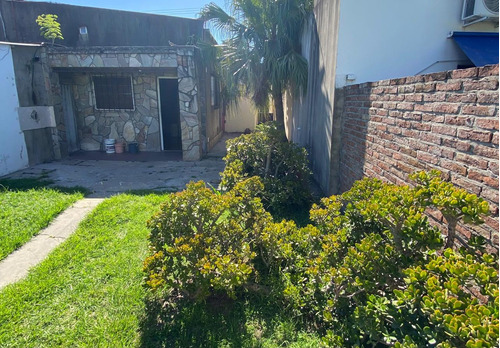 Casa 2 Dormitorios Con Gran Terreno.