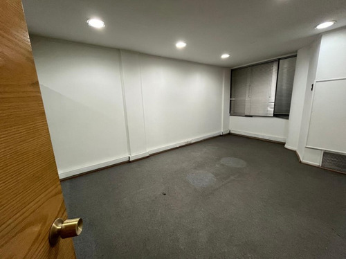 Se Arrienda Gran Oficina Con 7 Privados Y Salón En El Centro