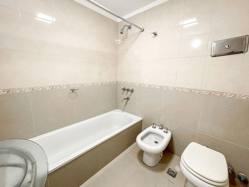 Casa En Venta - 2 Dormitorios 3 Baños - Cochera - 303mts2 - Mar Del Plata