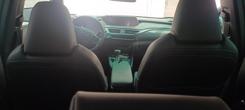 Lexus UX 2.0 Dynamic Aut. 5p Hibrido