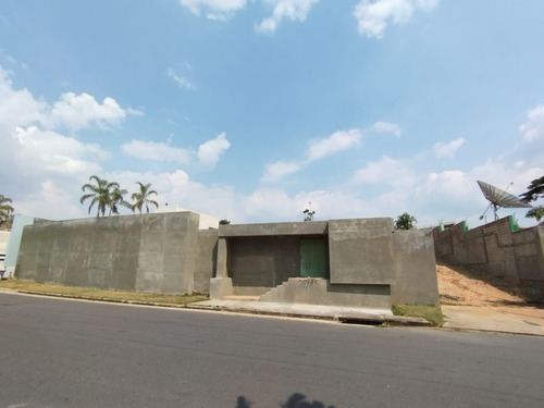Exclusiva Parcela En Venta Urbanización Guataparo Country Club. Luz Coelho