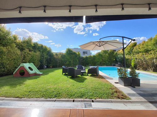 Apto Credito - Casa De Categoría En Venta En Los Olivares