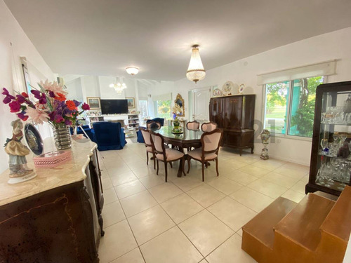 Venta De Casa 6 Ambientes 2 Dormitorios En Solares Del Carcarañá, Oliveros