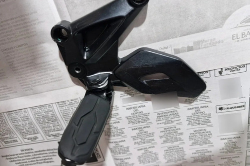 Apoya Pie Delantero Lado Izquierdo Bajaj Rouser Ns 200 Fi