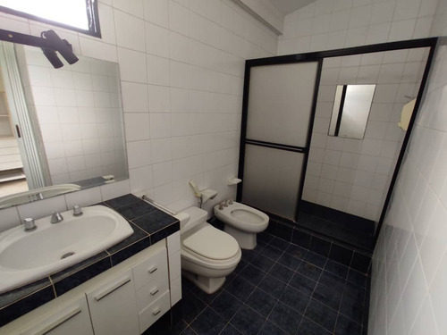 Imagen 12 de 19 de Casa En Guaparo, Valencia. Negociable Y Con Documentos Listos Para Firmar