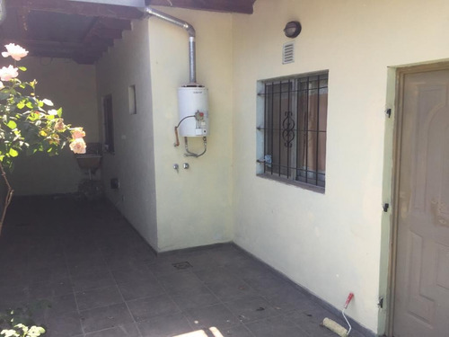 Imagen 2 de 7 de Departamento Ph, Calle Vallier Uf 6 (a Una Cuadra De Av. San Martín), Belén De Escobar