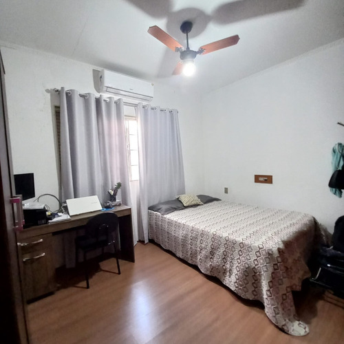 Excelente Casa, Com Grande Área De Lazer