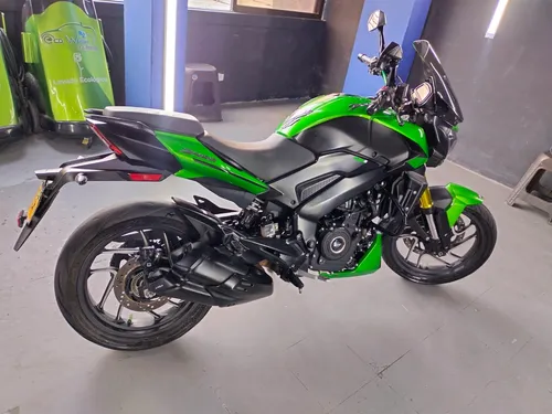 Moto Dominar Verde Con Barras De Lujo En Excelente Estado