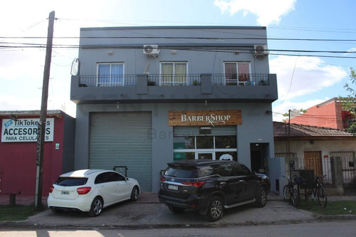 Imagen 1 de 10 de Venta De Edificio En Block. 7 Departamentos Y 2 Locales.