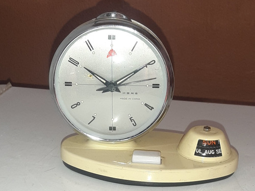 Antiguo Reloj De Los Años 70 Con Alarma Y Calendario ¡¡¡ 
