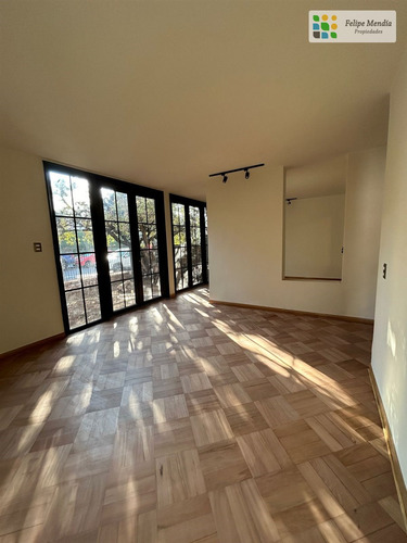 Completamente Remodelada, 3 Dorm, 4 Baños, Estar, Jardín