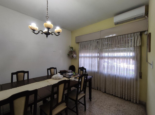 Imagen 3 de 21 de Casa De Tres Dormitorios C/parrilla Pileta Terraza Balcón - Zuviria 5867