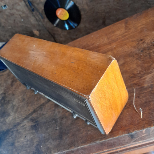 Imagem 4 de 8 de Rádio Antigo Semp Madeira Sem Funcionar Decorativo