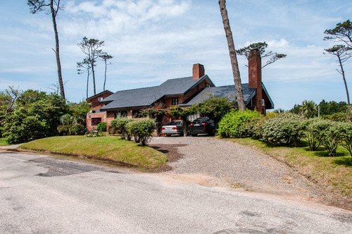 Casa En Venta De 7 Dormitorios En Playa Mansa