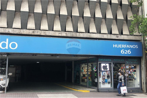¡estacionamiento En El Centro De Santiago!