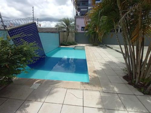 Alugo Apartamento De Três Quartos No Bairro N.s.das Graças.