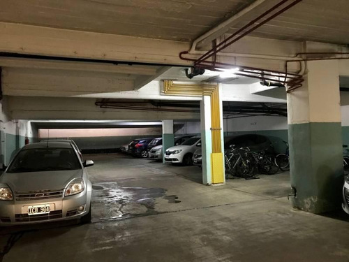 Amplio Departamento En Venta En Caballito Con Cochera Y Vista Al Parque Rivadavia