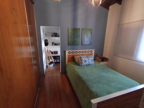 Casa De Cuatro Ambientes, En Venta - Haedo -