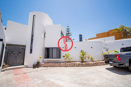 Se Vende Casa 6d En Exclusiva Ubicacion Colegio Medido