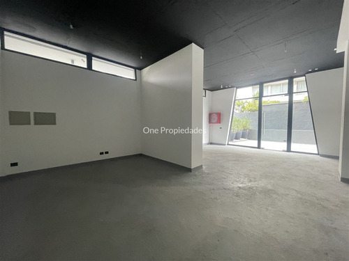 Local Comercial, Av. Las Condes, Metro Hernando De Magallane