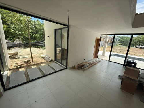 Villa En Venta En Playa Nueva Romana, A Estrenar.