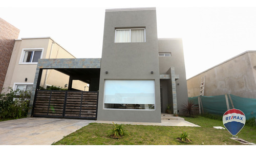 Casa 3 Ambientes Venta Barrio Laguna Azul Pileta 