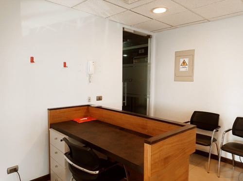 Se Arrienda Oficina En Alfredo Barros Errázuriz, Providencia