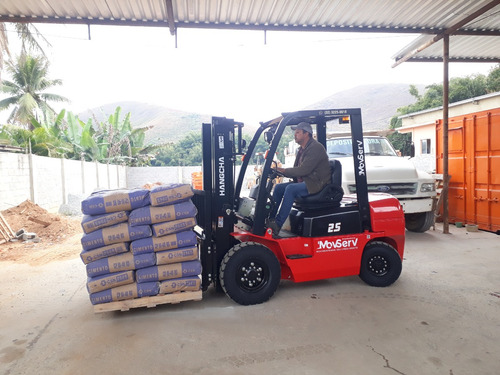 Imperdível! Empilhadeira 2,5ton Triplex! Poucas Unidades!