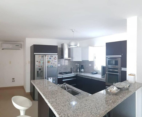 Imagen 14 de 24 de Amplia Y Hermosa Casa Con Linda Y Moderna Cocina. 04127800070 Cod Mls 22-3880