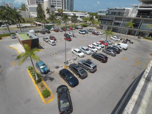 En Venta Local Comercial Con Excelente Ubicación En El Centro De Cancún C3139