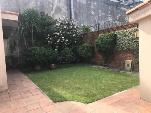 Importante Casa De Estilo En Pocitos