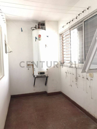 Venta De Departamento De 2 Dormitorios En Santa Fe.