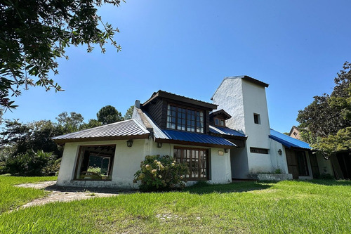 Casa En Venta En Barrio Parque Belen De Escobar