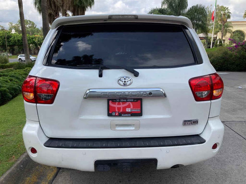 Imagen 4 de 15 de Toyota Sequoia 2017 5p Platinum V8/5.7 Aut