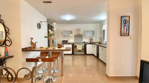 Imagen 3 de 24 de Casa En Venta La Castellana Urbanismo Privado