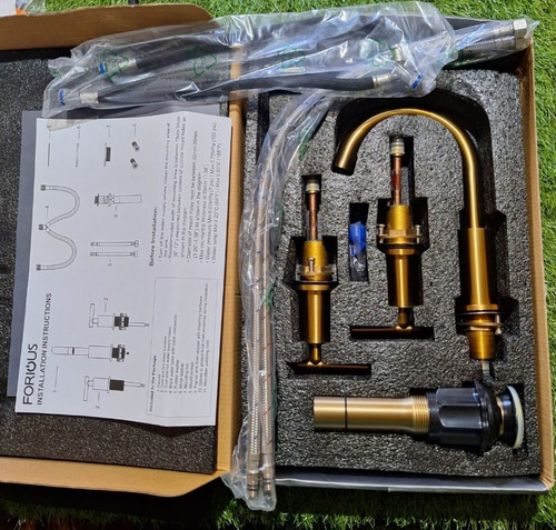 Grifo De Baño Dorado Cepillado De 3 Agujeros.