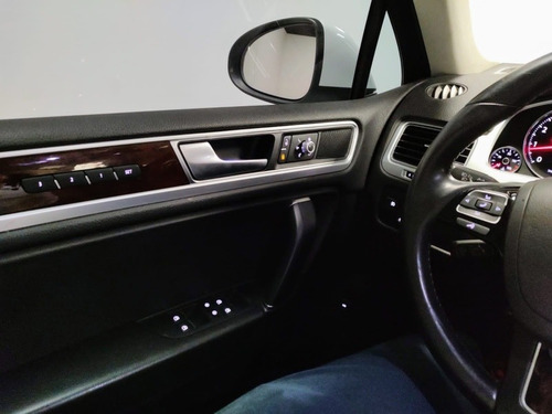Imagen 9 de 25 de Volkswagen Touareg 4.2 V8 Premium 2017