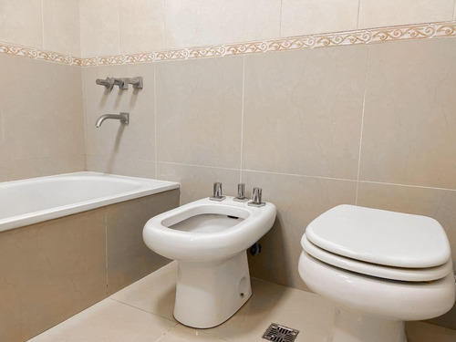 Casa En Venta - 2 Dormitorios 3 Baños - Cochera - 303mts2 - Mar Del Plata