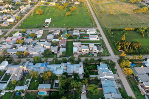 Terreno En Barrio Obligado, Reconquista, Financiado