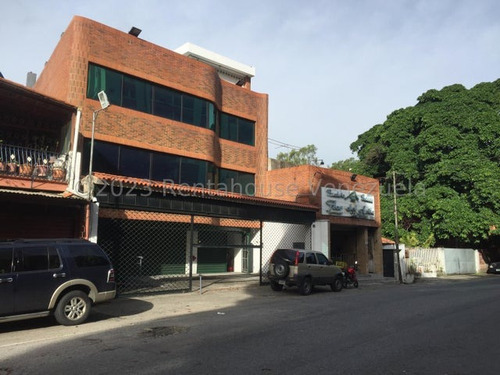 Edificio De 3 Niveles Con Local Comercial En Venta En Sebucán Caracas. 24-199 Mr.