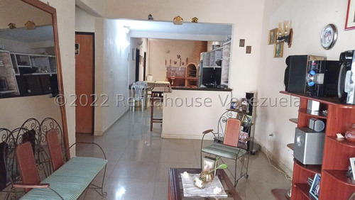 Linda Y Conservada Casa En Urbanismo Privado La Piedad Norte Cabudare Gabriela C