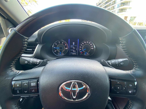 Imagen 5 de 13 de Toyota Sw4 2016 2.8 Srx 177cv 4x4 7as At
