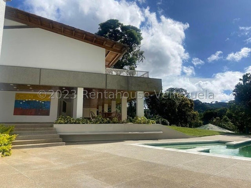 Baja De Precio En Venta ¡espectacular Casa En Valle Arriba Con Acceso A Campos De Golf! Alfonso 25-7912
