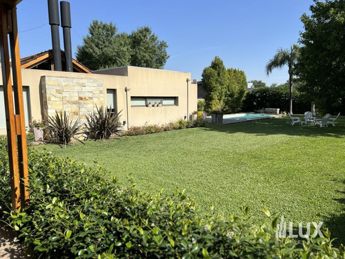 Imagen 24 de 30 de Venta Casa 3 Dormitorios Jardín Piscina Quincho . Av Pellegrini Al 100 Roldán
