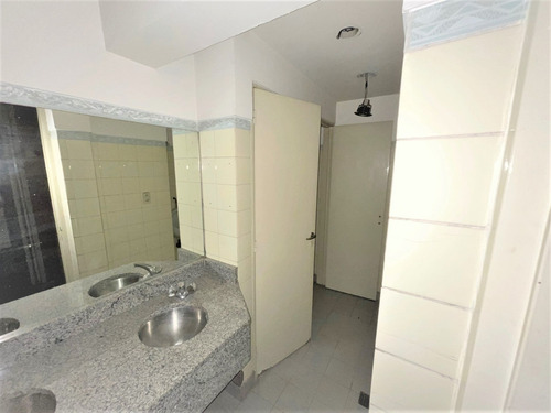 Imagen 17 de 24 de Venta Local En Villa Luro Al Frente Sobre Avenida