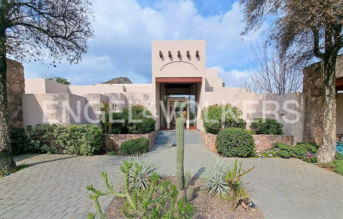 Hacienda, Borde Cancha. Excelente Casa En Venta